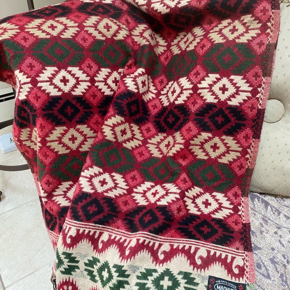 Geometric Patterned Throw Blanket RL INSPIRED PERFECT BY FIREPLACE/CHRISTMAS - Picture 6 of 8